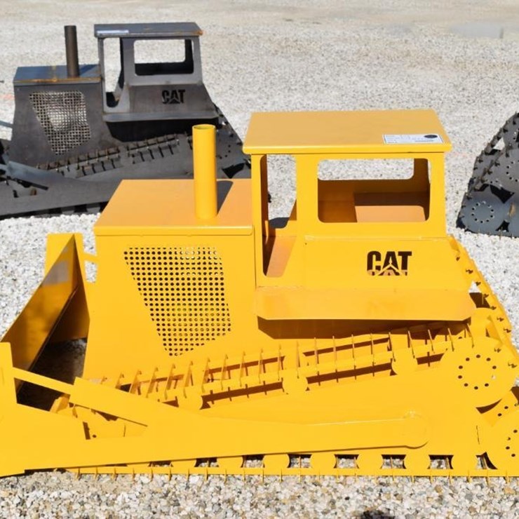 CATERPILLAR DOZER LAWN ORNAMENT 44961