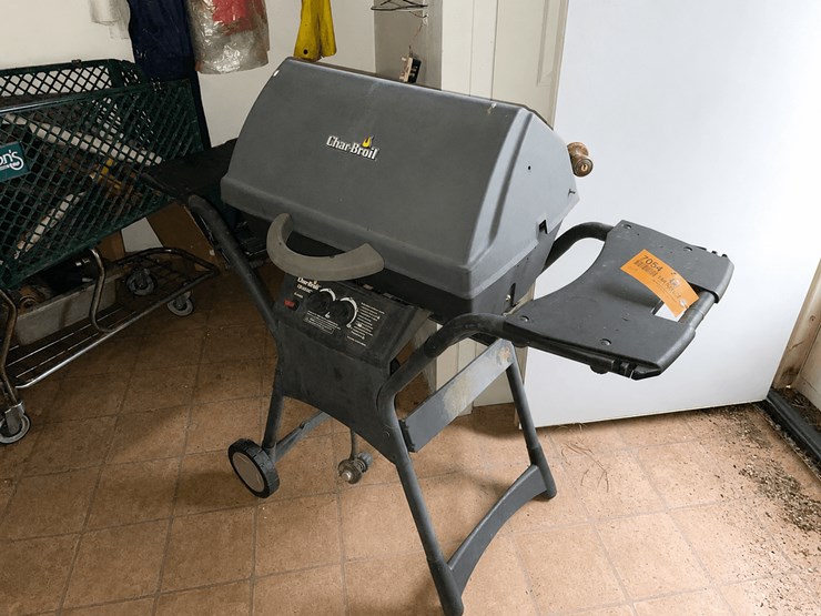 #7054-•-char-broil-gas-grill-image-1
