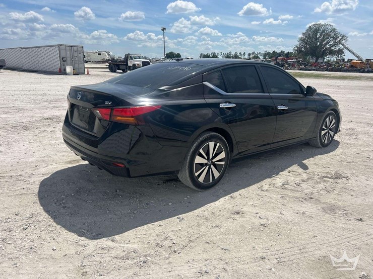 2022-nissan-altima-sedan-image-3