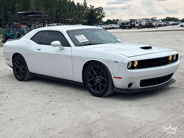 2023-dodge-challenger-coupe-image-2