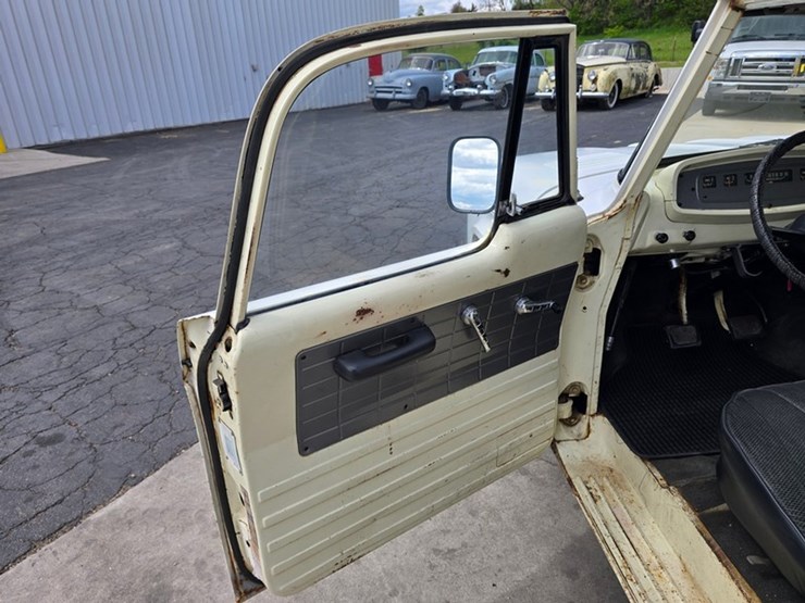 #30-•-1965-dodge-d100-pick-up-truck-image-19