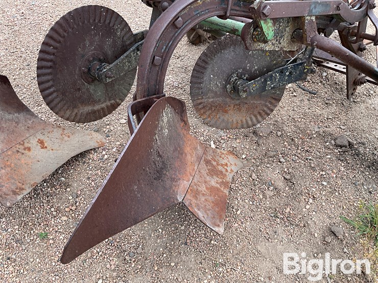 john-deere-3-bottom-plow-image-15