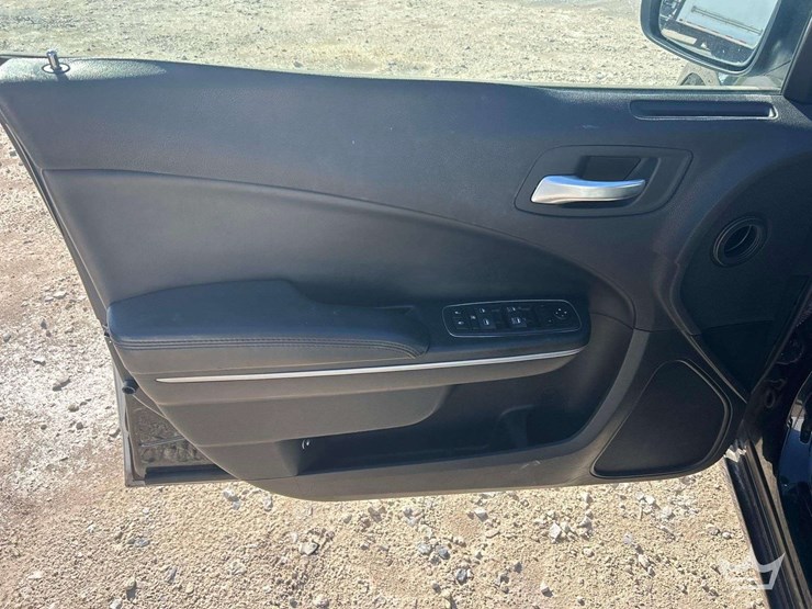 2019-dodge-charger-sedan-image-12