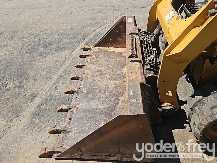 2019-caterpillar-259d-image-16