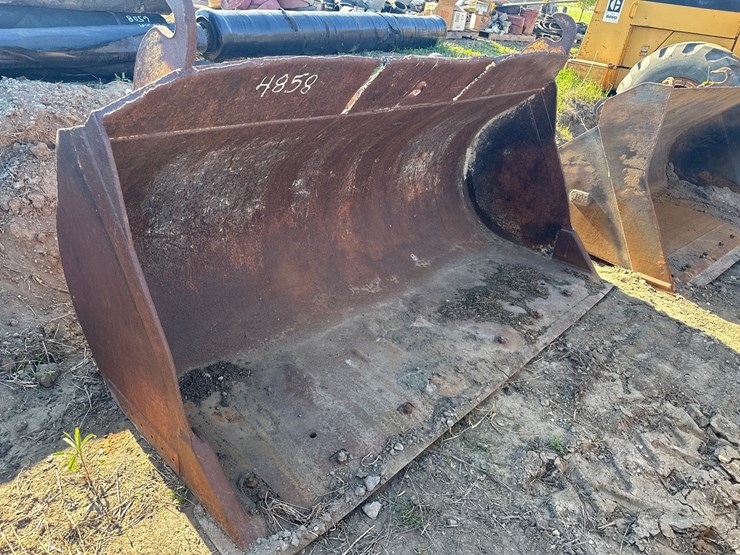 #4858-•-approx-112"-loader-bucket-image-1