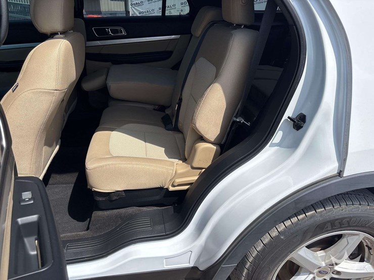2016-ford-explorer-image-25