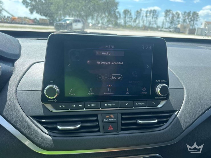 2022-nissan-altima-sedan-image-16