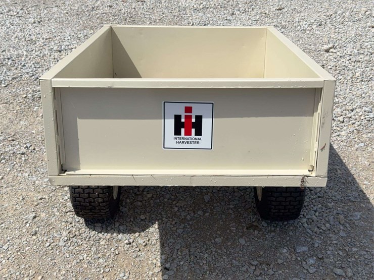 international-harvester-4-lawn-cart-image-3