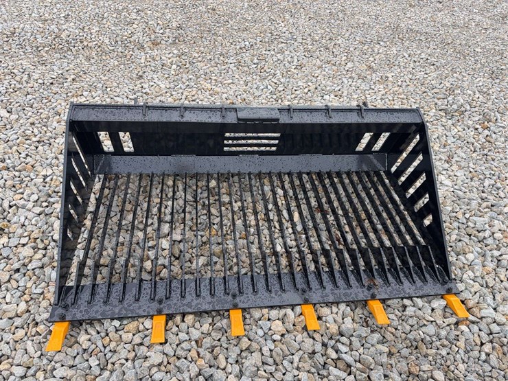 2026-giyi-66"-skid-steer-rock-bucket-image-9
