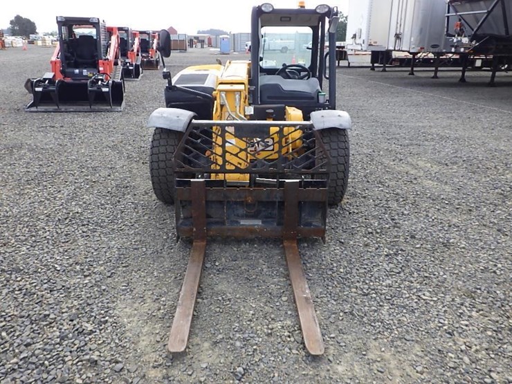 2015-jcb-525-60-image-2