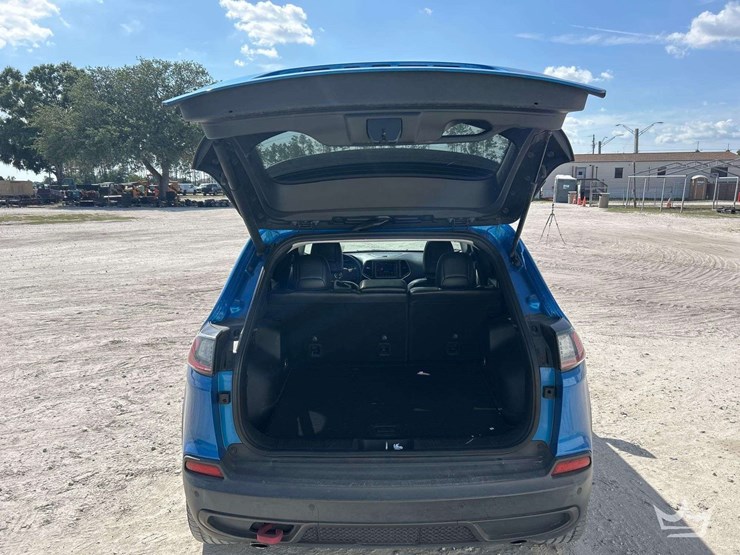2019-jeep-cherokee-image-21
