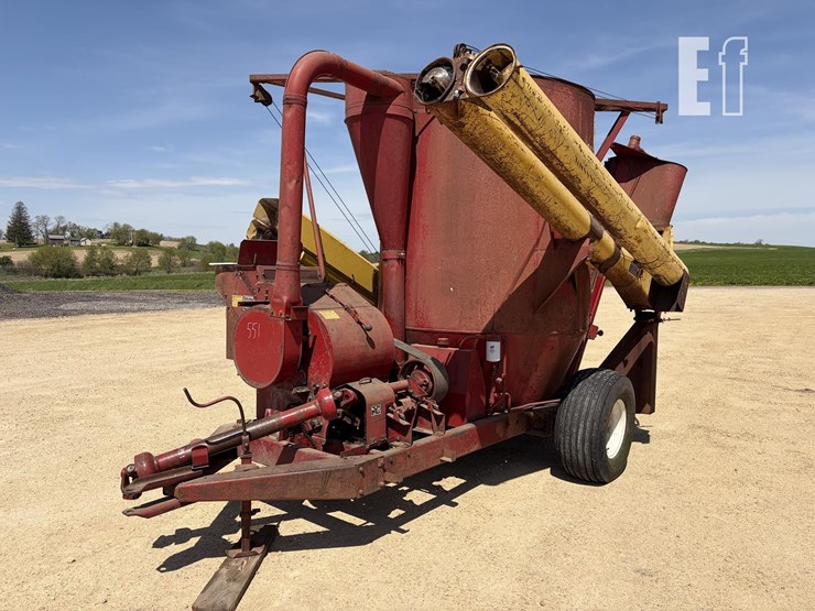 new-holland-358-image-1
