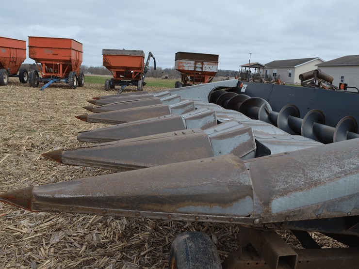6-row-corn-head-with-wagon-gear-for-transport-image-7