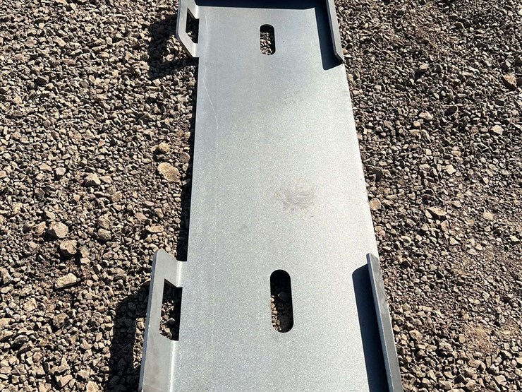 heavy-duty-solid-steel-skid-steer-mounting-plate-(new/unused)-image-2