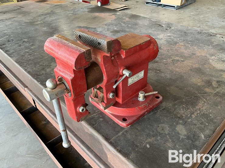 40”x88”-rolling-work/storage-bench-image-10