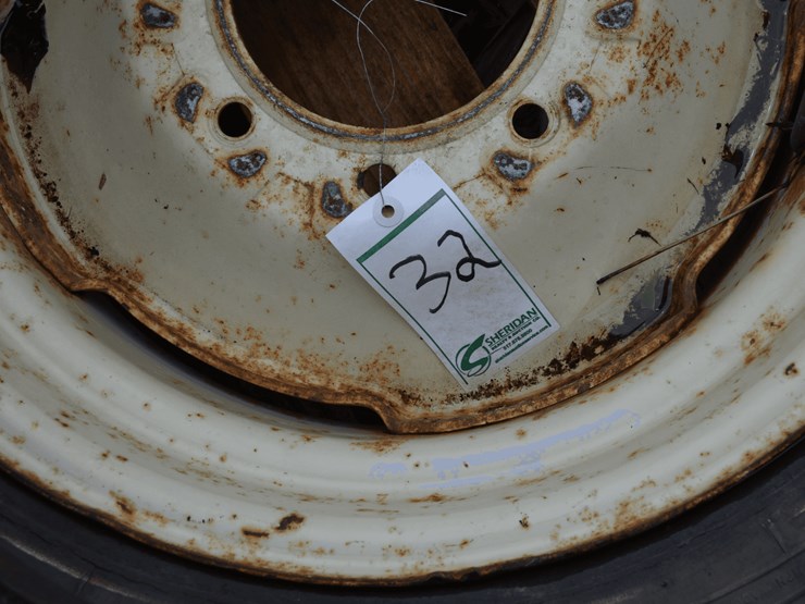 8-bolt-wheel-and-tires-image-5
