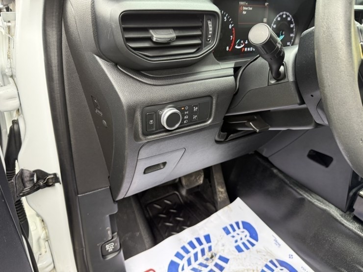 2020-ford-explorer-image-26