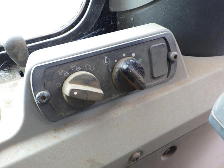 2011-caterpillar-d7e-image-35