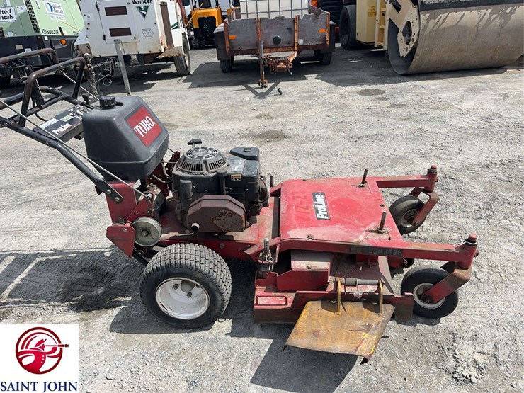 toro-proline-30317-commercial-walk-behind-mower-image-4