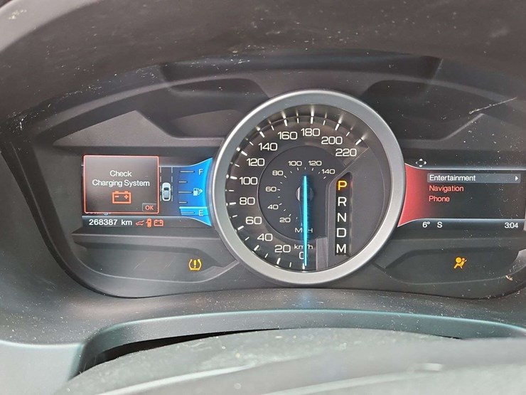 2015-ford-explorer-image-16