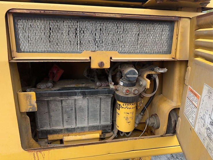 2006-caterpillar-d3g-xl-image-22