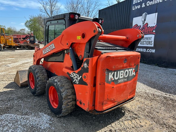 2017-kubota-ssv75-image-2