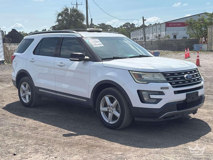 2016-ford-explorer-image-2