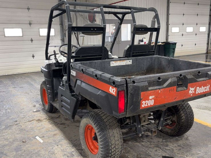 2011-bobcat-3200-image-2