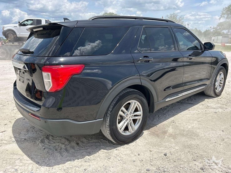 2022-ford-explorer-image-3