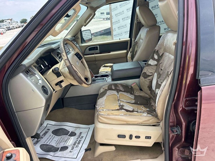 2010-ford-expedition-image-12