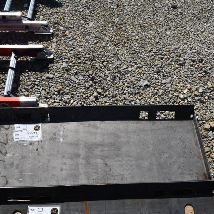 SKID STEER PLATE 44979