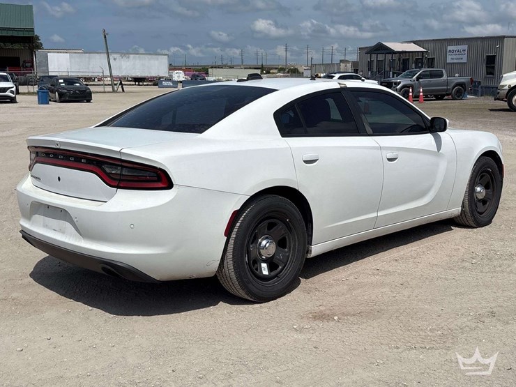 2018-dodge-charger-sedan-image-3