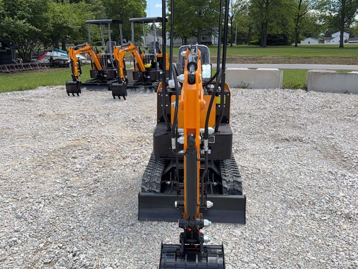 2026-miva-va13-mini-excavator-image-8