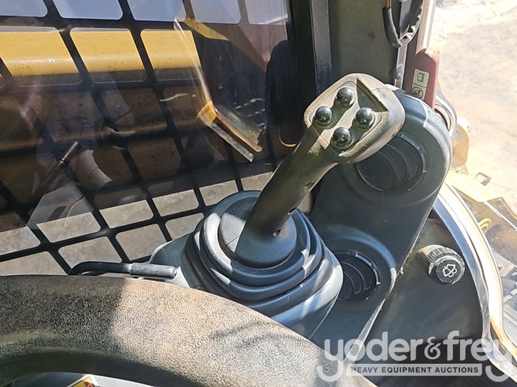 2019-caterpillar-259d-image-33