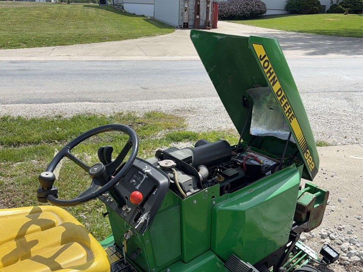 john-deere-322-image-40