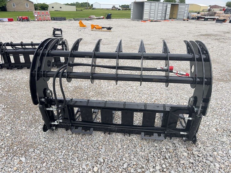 2026-giyi-72"-skid-steer-grapple-image-4