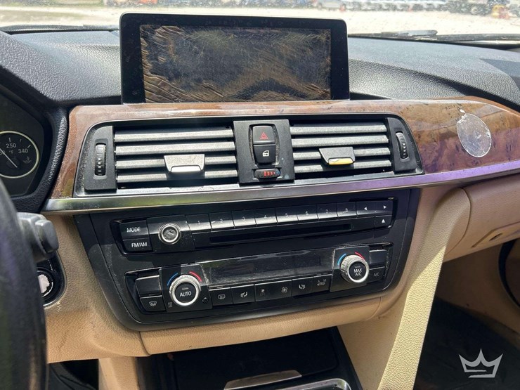 2013-bmw-328i-sedan-image-11