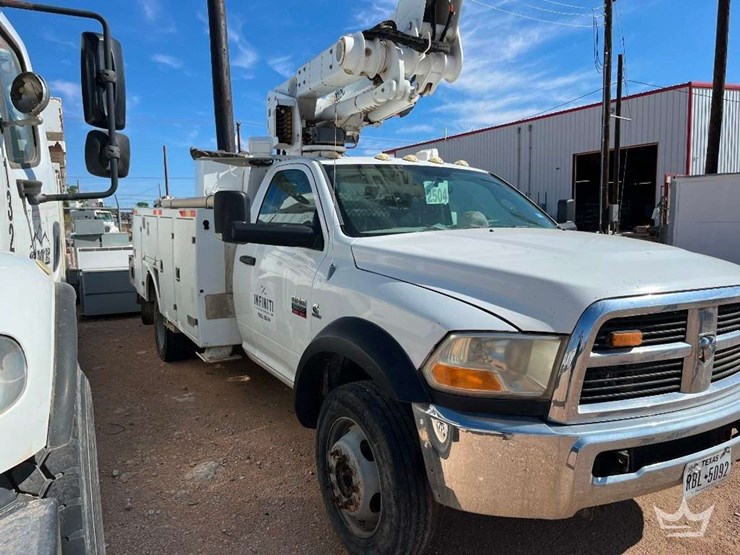 2011-ram-5500-4x4-altec-at40m-40ft.-bucket-truck-image-2