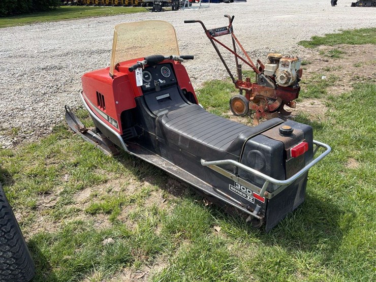 1972-massey-ferguson-300-image-3