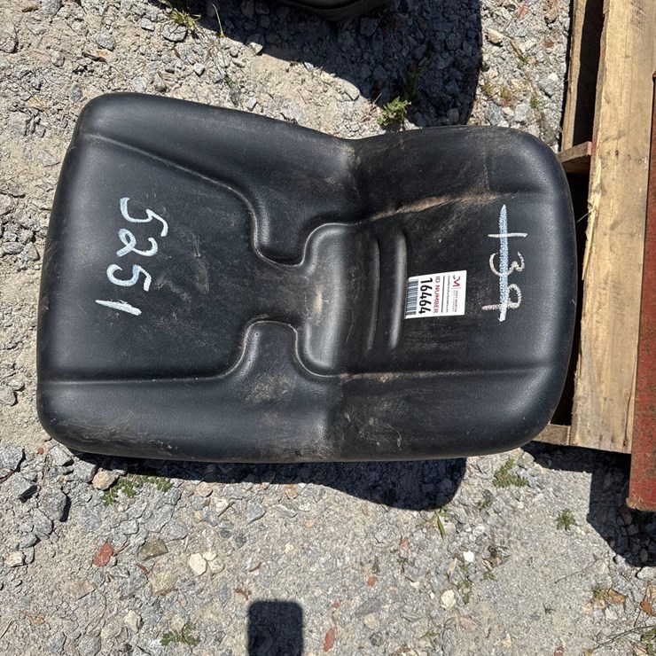 TRACTOR SEAT