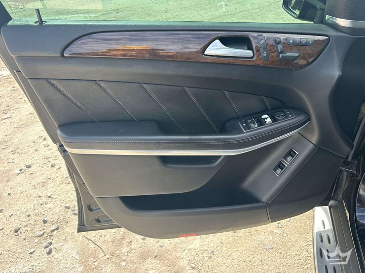 2013-mercedes-benz-gl450-image-11