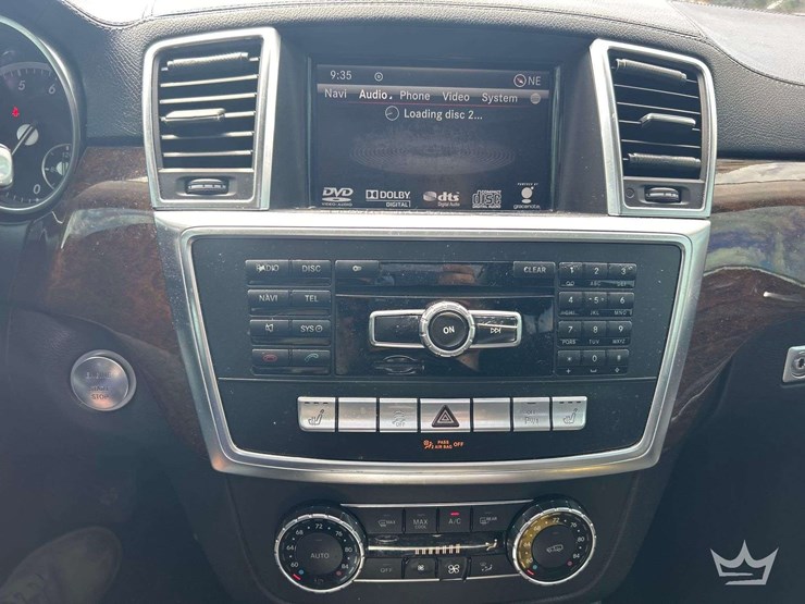 2013-mercedes-benz-gl450-image-17