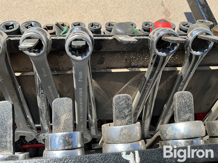 cpl-fully-stocked-triangle-toolbox-&-receiver-mounted-vice-image-17