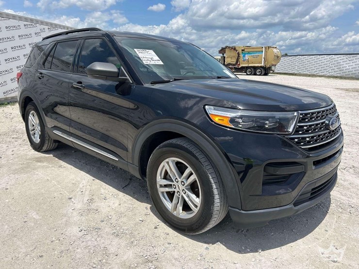 2022-ford-explorer-image-2