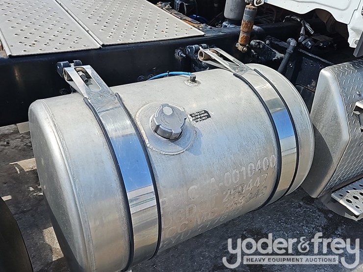 2020-freightliner-cascadia-126-image-21