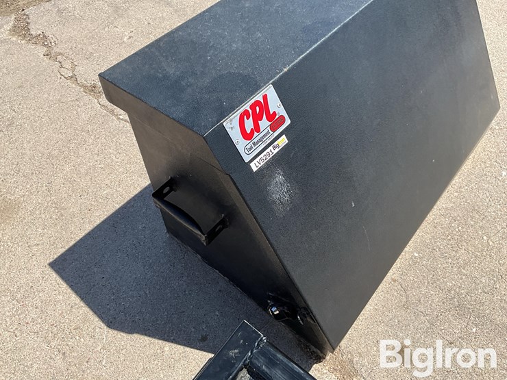 cpl-fully-stocked-triangle-toolbox-&-receiver-mounted-vice-image-10