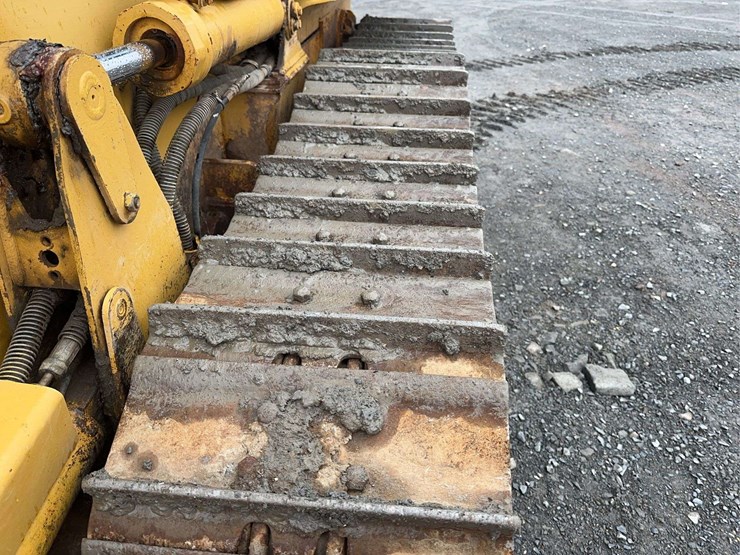 2006-caterpillar-d3g-xl-image-9