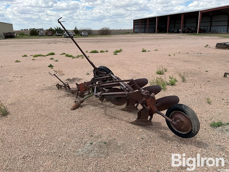 john-deere-3-bottom-plow-image-7