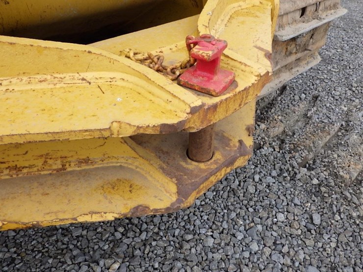 2011-caterpillar-d7e-image-10