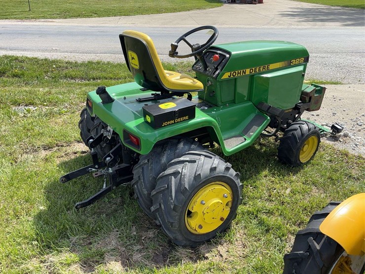 john-deere-322-image-5